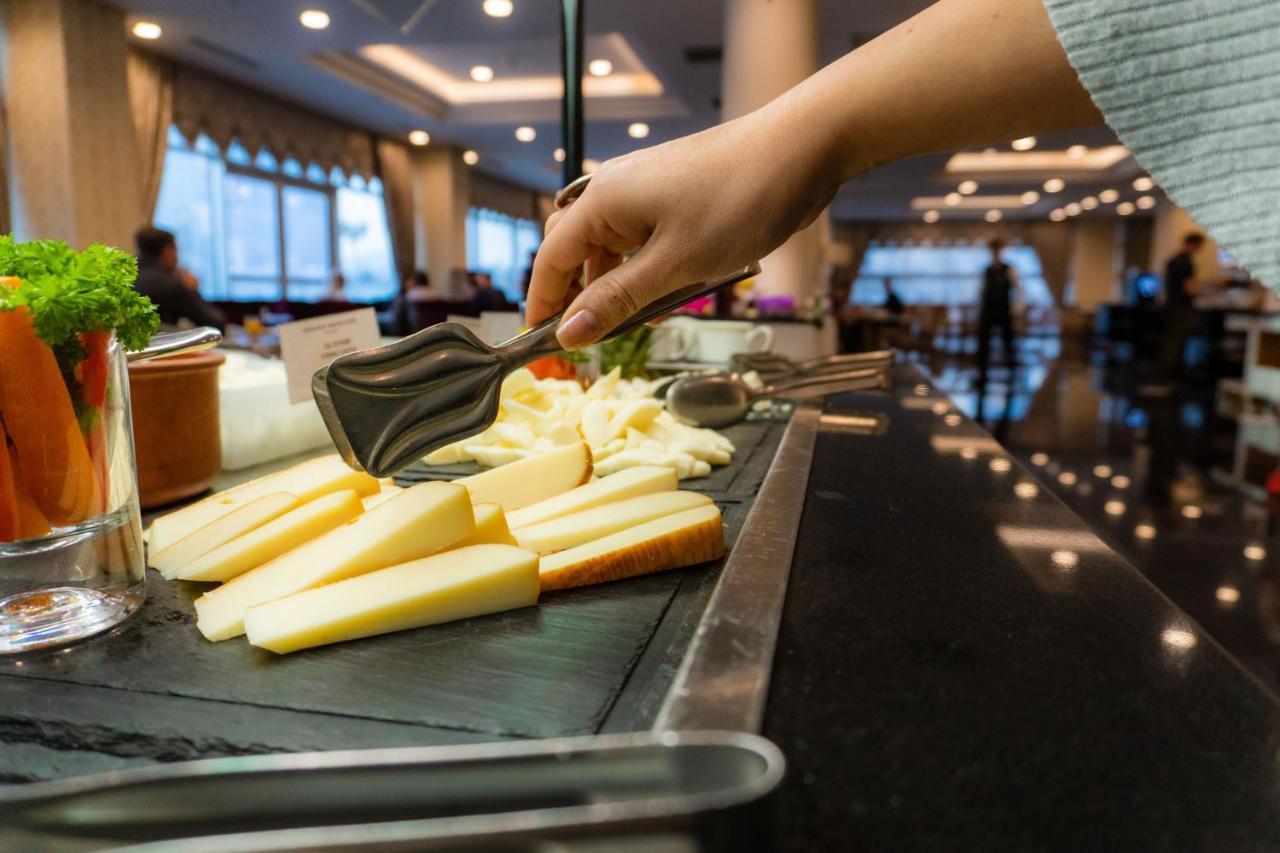 Downtown Ankara Hotel Екстериор снимка A cheese platter