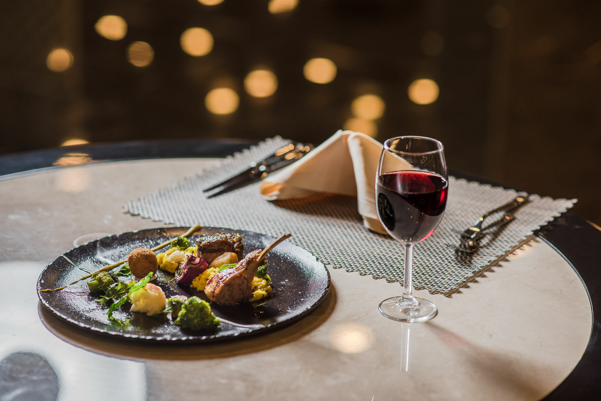 Downtown Ankara Hotel Екстериор снимка A glass of red wine
